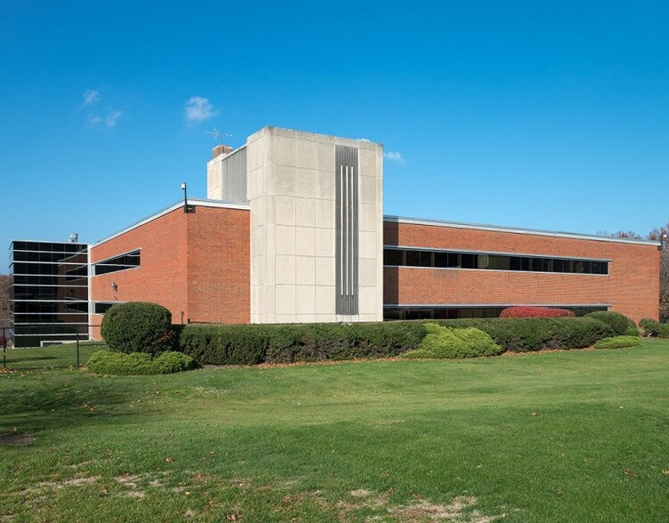 More Photos Of 24701 Euclid Ave, Euclid Office For Lease