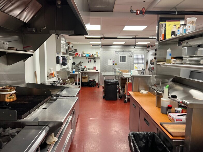 More Photos Of 28 Market St, Warren Theater Concert Hall For Lease