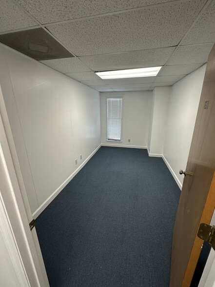 More Photos Of 1620 Dean Forest Rd, Savannah Flex For Lease