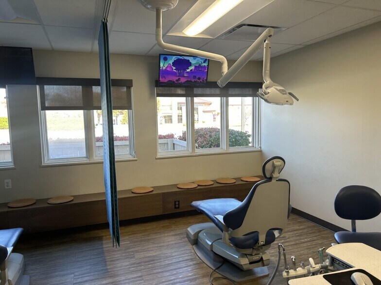 More Photos Of 8700-8706 Bourgade St, Lenexa Medical For Sale