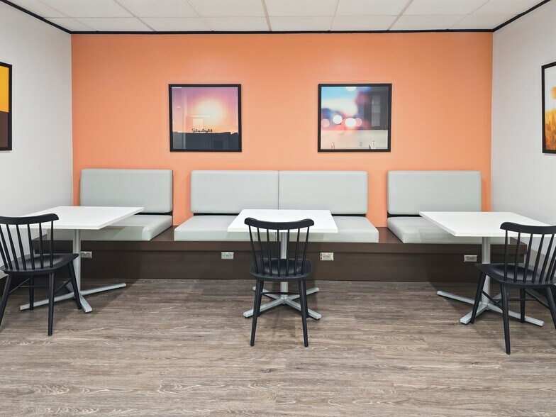 More Photos Of 15851 Dallas Pkwy, Addison Coworking Space