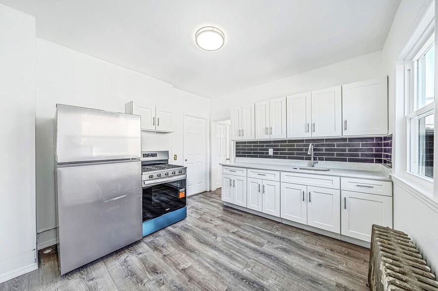 More Photos Of 169-171 Vincent Ave, Lynbrook Manufacturing For Sale