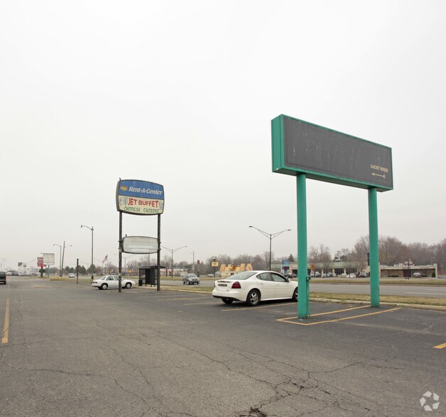 More Photos Of 37561-37661 S Gratiot Ave, Clinton Township Storefront For Sale