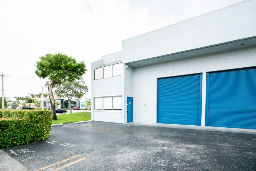More Photos Of 14200-14238 SW 136th St, Miami Light Manufacturing For Lease