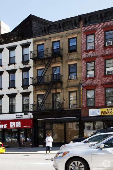 More Photos Of 716 10th Ave, New York Apartments For Lease