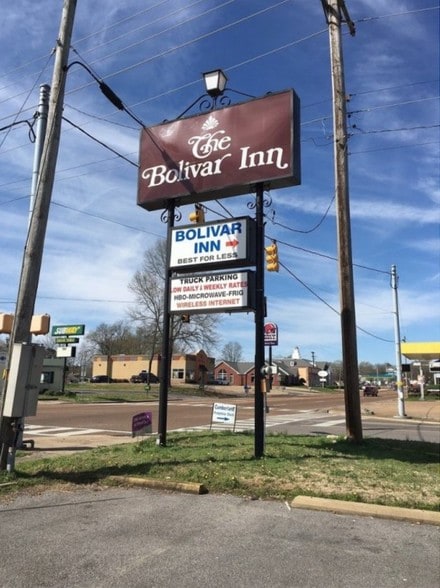 Primary Photo Of 626 W Market St, Bolivar Hotel For Sale