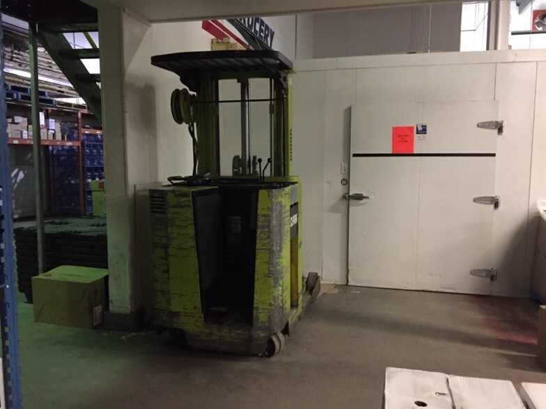 More Photos Of 2319B Taylor Dr, Red Deer Unknown For Lease