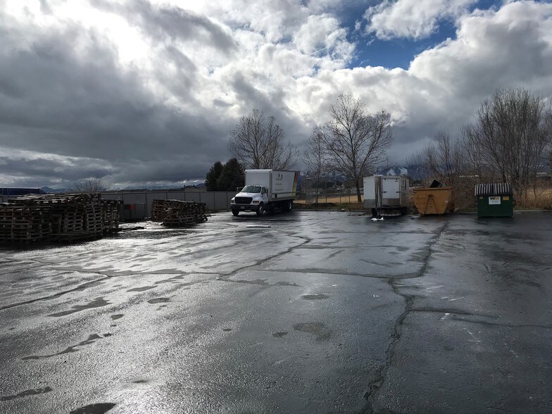More Photos Of 480 S Geneva Rd, Vineyard Industrial For Lease