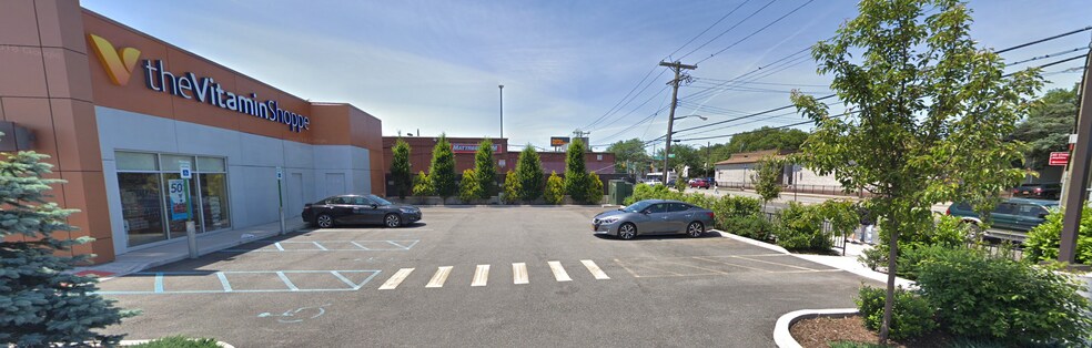 More Photos Of 2590 Hylan Blvd, Staten Island General Retail For Lease