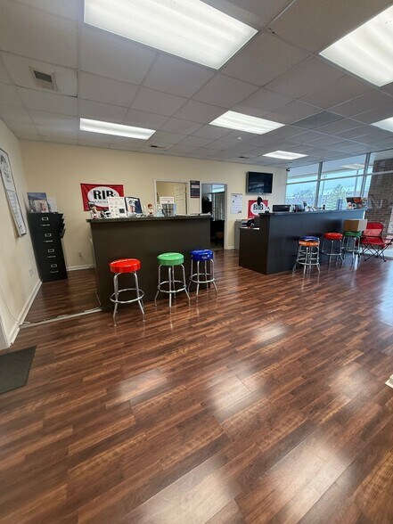 More Photos Of 11501 Plantside Dr, Louisville Light Distribution For Lease