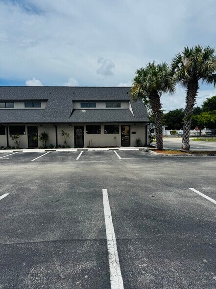 More Photos Of 5235 Ramsey Way, Fort Myers Office For Sale