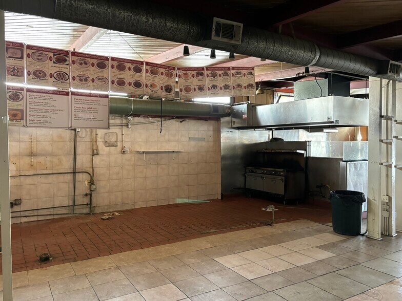 More Photos Of 14445 Big Basin Way, Saratoga Storefront For Lease