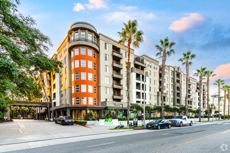 Primary Photo Of 2200 Colorado Ave, Santa Monica Apartments For Lease