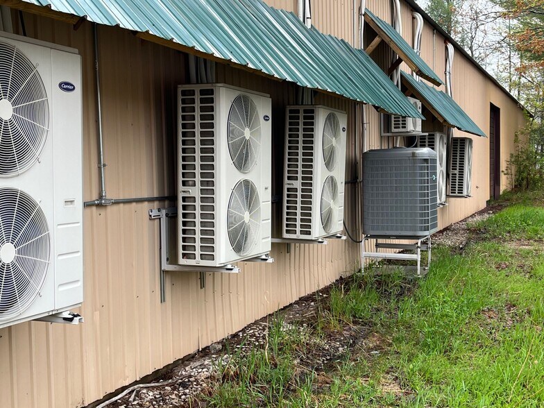 More Photos Of 404 S Park Dr, Kalkaska Warehouse For Lease