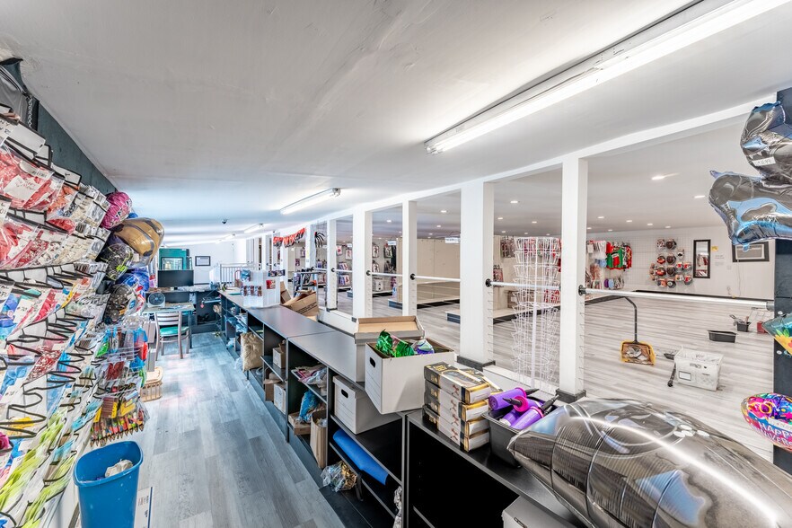 More Photos Of 5108 Lee St, Greenville Showroom For Lease