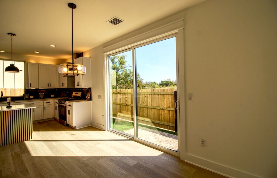 More Photos Of 2608 Bristol Dr, Austin Multifamily For Sale