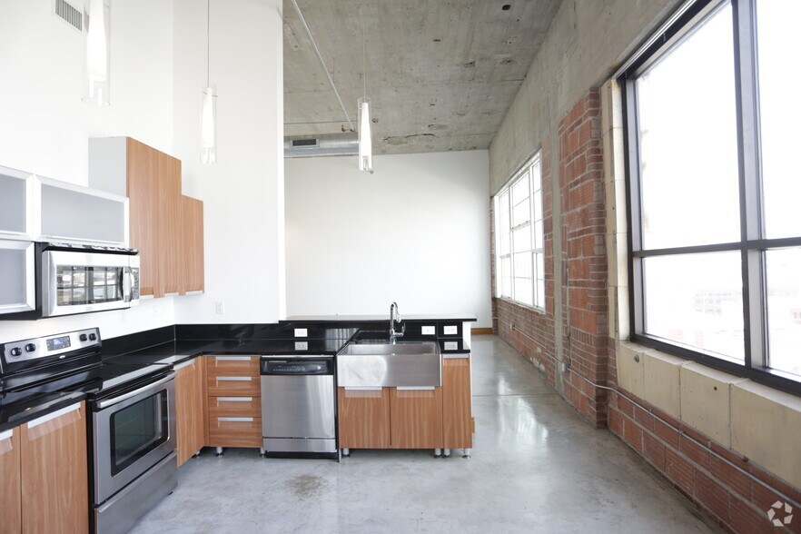 More Photos Of 117 W 20th St, Kansas City Apartments For Lease