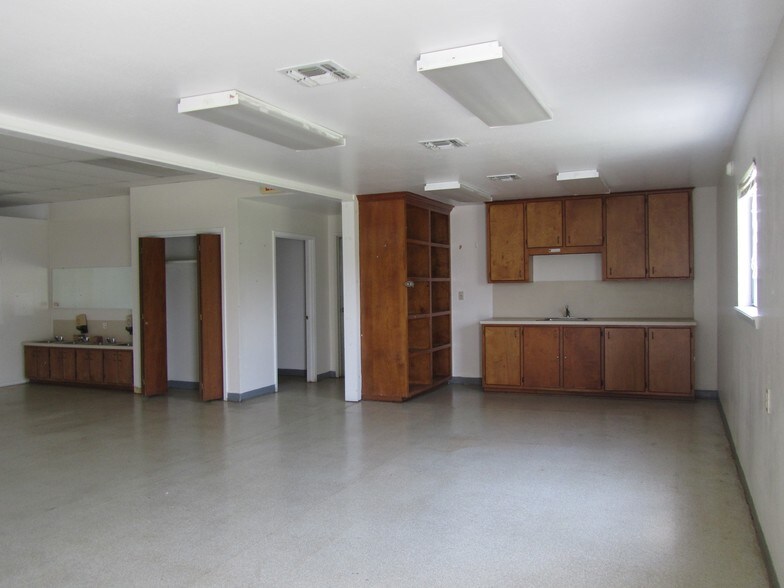 More Photos Of 1205-1211 W Austin St, Port Lavaca Office For Lease