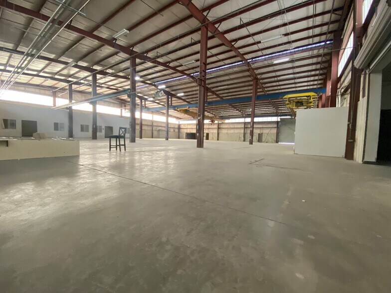 More Photos Of 17260 Muskrat Ave, Adelanto Warehouse For Lease