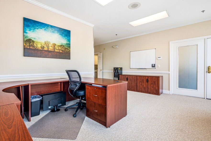 More Photos Of 501 Johnson Ferry Rd, Marietta Office For Sale
