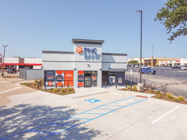 More Photos Of 4402 Little Rd, Arlington Bank For Sale