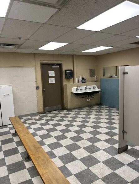 More Photos Of 137 W Commercial Ave, Moonachie Warehouse For Lease