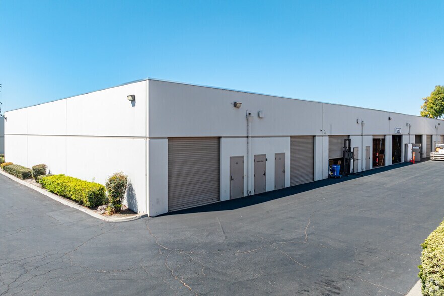 More Photos Of 13781 Roswell Ave, Chino Light Manufacturing For Lease