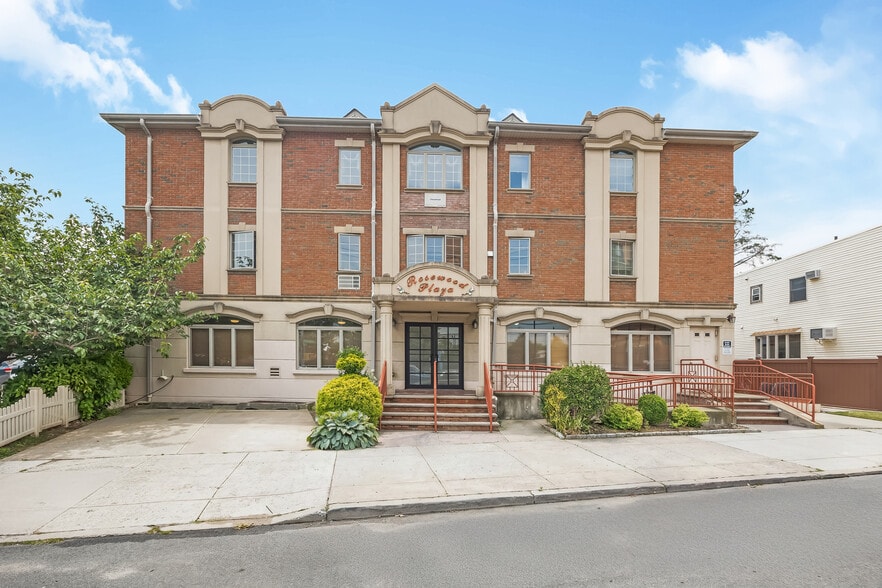 More Photos Of 66-06 70th St, Middle Village Office For Sale