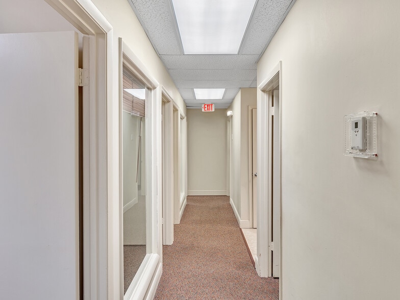 More Photos Of 4699 Nob Hill Rd, Sunrise Medical For Sale