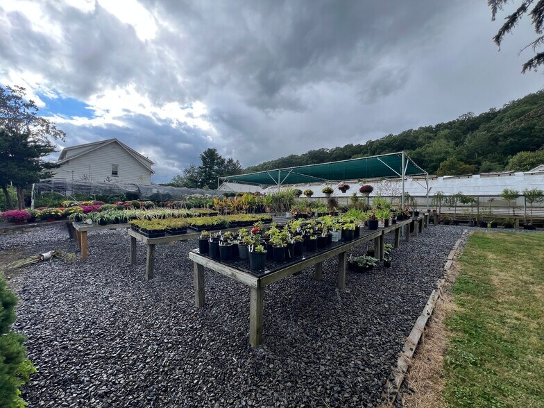 More Photos Of 213 Missouri St., Franklin Garden Center For Sale
