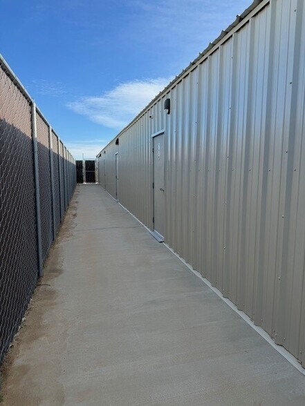More Photos Of 22510 Curtiss Pl, California City Warehouse For Sale