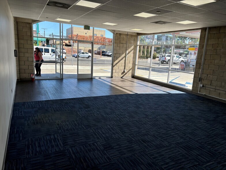 More Photos Of 5961 Laurel Canyon Blvd, Valley Village Storefront For Lease