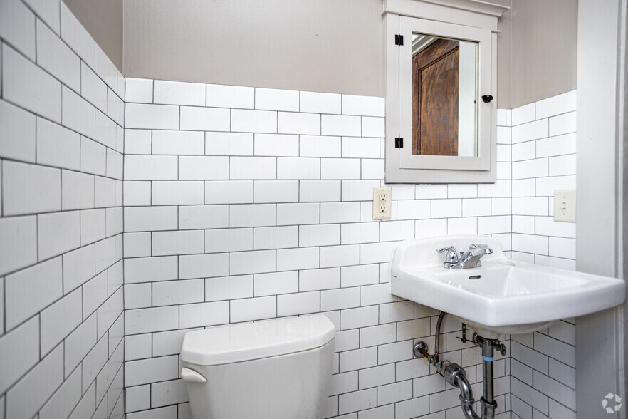 More Photos Of 531 3rd St, Niagara Falls Apartments For Sale