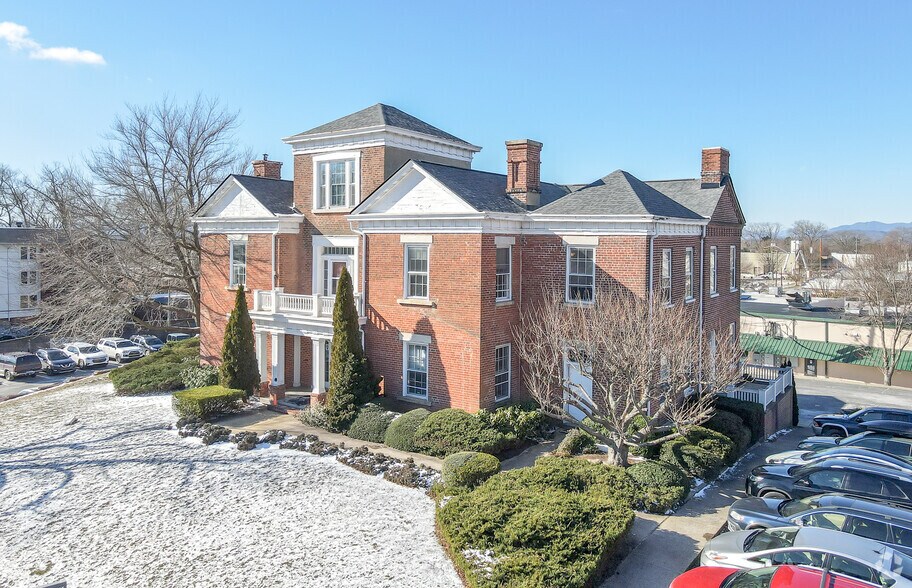 Primary Photo Of 29 Ravenscroft Dr, Asheville Office For Lease