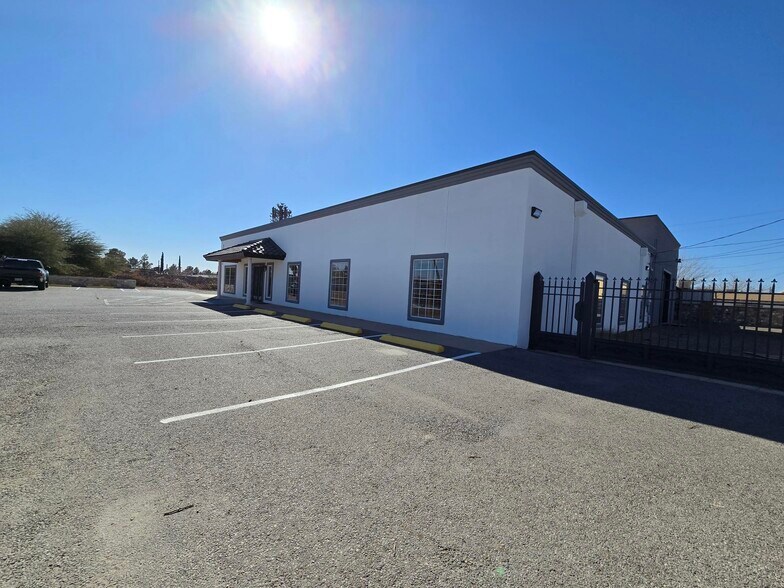 More Photos Of 107 S Ascarate St, El Paso Flex For Sale