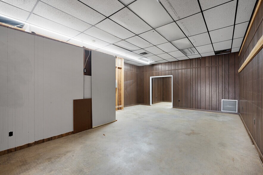 More Photos Of 514 S Wall St, Calhoun Storefront Retail Office For Lease
