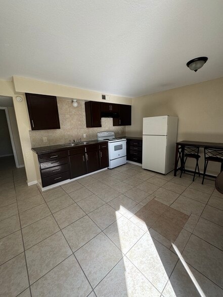 More Photos Of 403 E Broad St, Freeport Hospitality For Sale