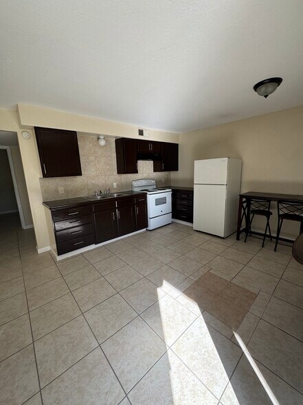 More Photos Of 403 W Broad St, Freeport Apartments For Sale