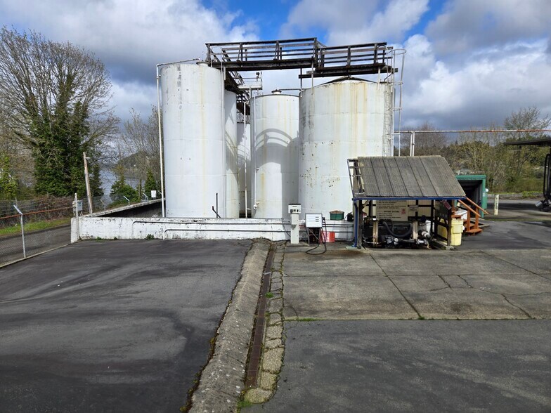 More Photos Of 1702 Pennsylvania Ave, Bremerton Industrial For Sale