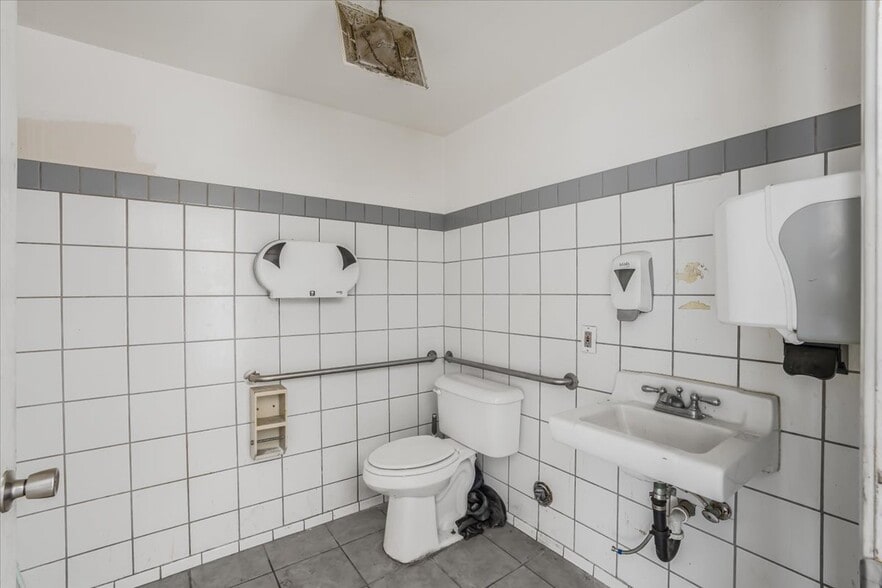 More Photos Of 820 Railroad Ave, Santa Paula Warehouse For Sale