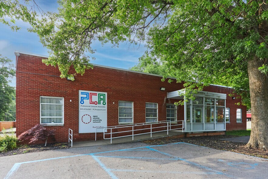 More Photos Of 7401 S Broadway, Red Hook Office For Sale