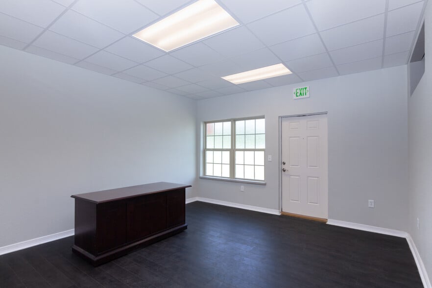 More Photos Of 2000 N Pace Blvd, Pensacola Auto Dealership For Sale