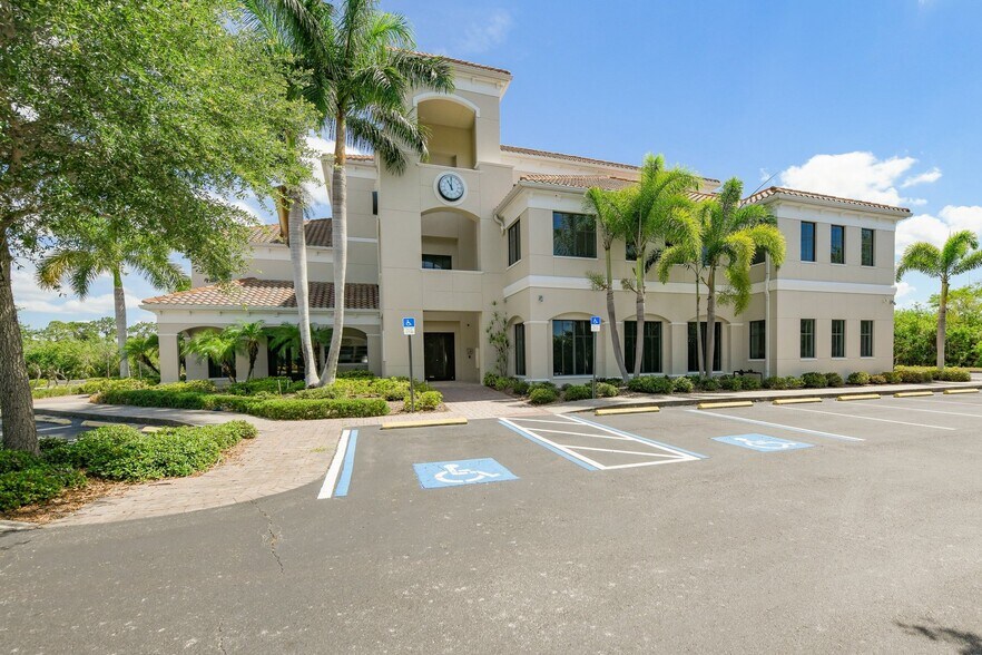 More Photos Of 5920 Pan American Blvd, North Port Medical For Lease