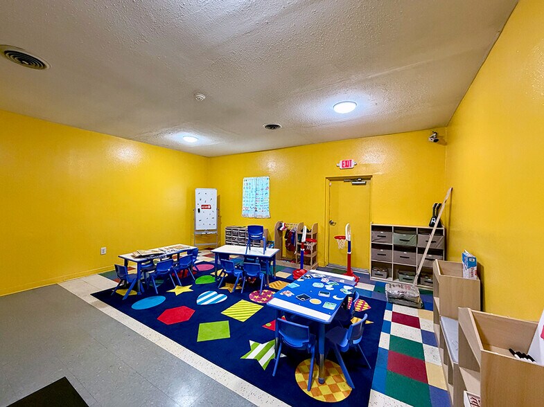 More Photos Of 1004 Gaty ave, East Saint Louis General Retail For Sale