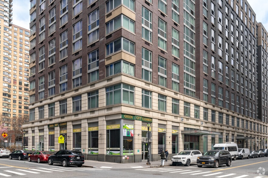 More Photos Of 33 W End Ave, New York Apartments For Lease