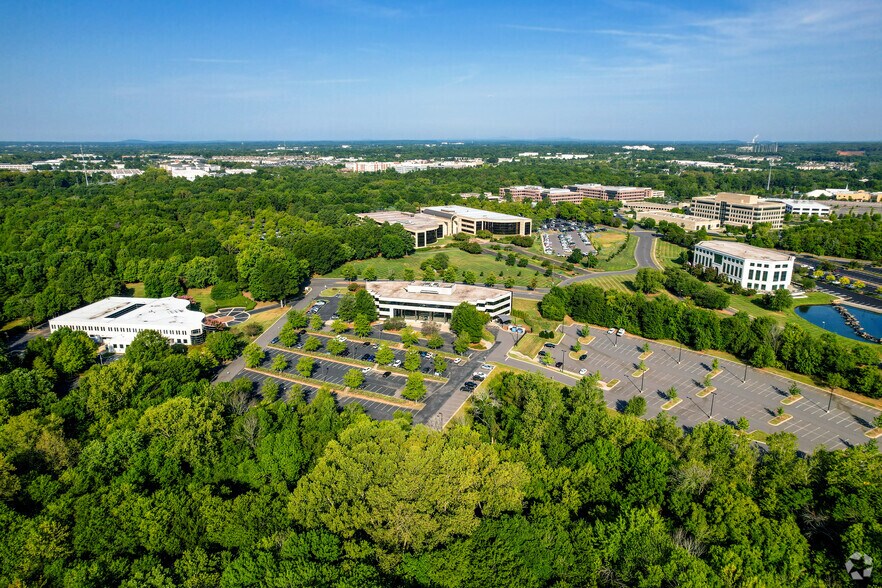 More Photos Of 9401 Arrowpoint Blvd, Charlotte Office For Lease