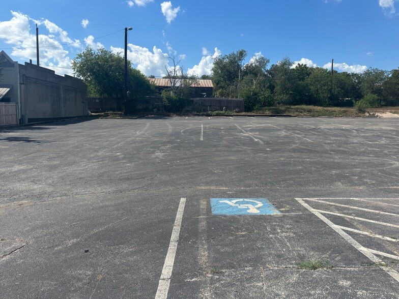 More Photos Of 13525 Wetmore Rd, San Antonio Restaurant For Lease