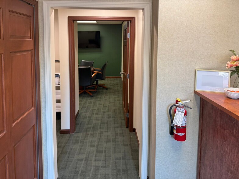 More Photos Of 5090-5096 Lovers Ln, Kalamazoo Office For Sale
