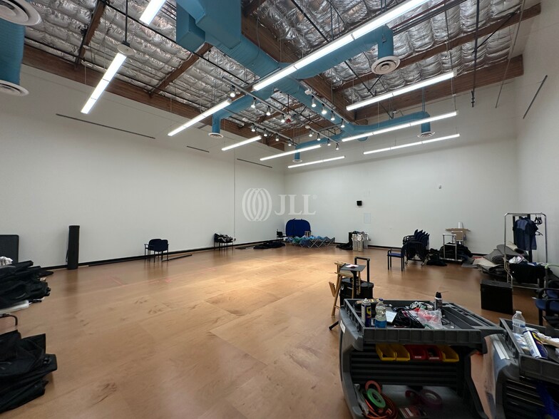 More Photos Of 10947-10953 Pendleton St, Sun Valley Warehouse For Lease