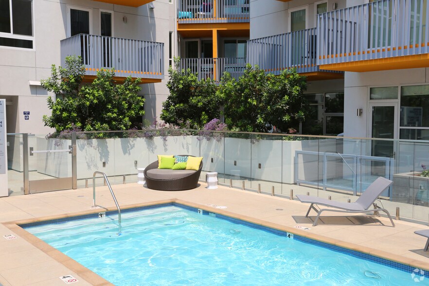 More Photos Of 424 W Pico Blvd, Los Angeles Apartments For Lease